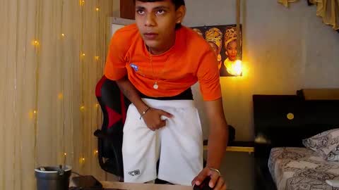 Snapshot of max_willians_ chatting on 10/19/25, 04:13 max online show from 10/19/25, 04:13