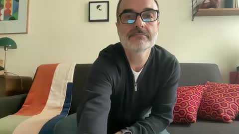 Snapshot of maxbow chatting on 01/21/25, 02:05 Max Mikado online show from 01/21/25, 02:05