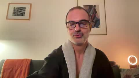 Snapshot of maxbow chatting on 11/15/25, 07:21 Max Mikado online show from 11/15/25, 07:21