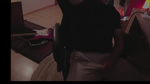 Snapshot of maxcamlove chatting on 10/05/25, 04:00 maxcamlove online show from 10/05/25, 04:00