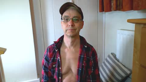 Max Davies online show from 02/02/25, 03:10