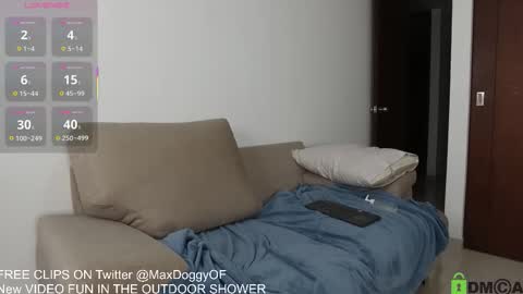 Snapshot of maxdoggy chatting on 09/29/25, 10:14 MAXandJHONNY online show from 09/29/25, 10:14