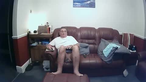 MAX online show from 10/20/25, 10:54