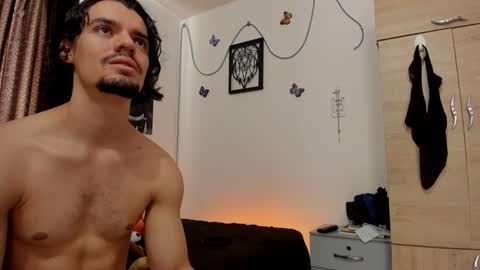 Snapshot of maxi_styles chatting on 01/09/25, 05:43 Alex online show from 01/09/25, 05:43