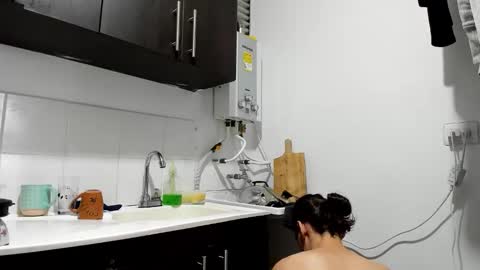 Snapshot of maxi_styles chatting on 10/08/25, 07:22 Alex online show from 10/08/25, 07:22