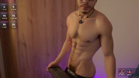 Snapshot of maxifit_ chatting on 02/11/26, 09:25 Mikael online show from 02/11/26, 09:25