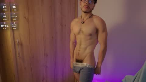 Snapshot of maxifit_ chatting on 02/12/26, 01:33 Mikael online show from 02/12/26, 01:33