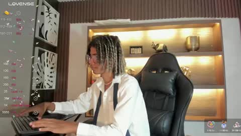 Snapshot of maxim_walker chatting on 02/16/25, 03:04 maxim online show from 02/16/25, 03:04