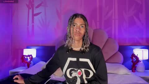 Snapshot of maxim_walker chatting on 02/19/25, 03:28 maxim online show from 02/19/25, 03:28