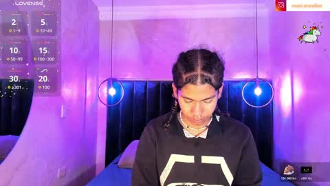 Snapshot of maxim_walker chatting on 10/22/25, 03:18 maxim online show from 10/22/25, 03:18