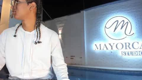 Snapshot of maxim_walker chatting on 11/15/25, 04:54 maxim online show from 11/15/25, 04:54