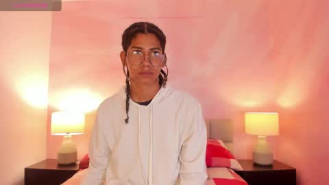 Snapshot of maxim_walker chatting on 11/17/25, 03:12 maxim online show from 11/17/25, 03:12