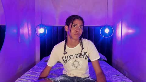 Snapshot of maxim_walker chatting on 11/20/25, 03:07 maxim online show from 11/20/25, 03:07