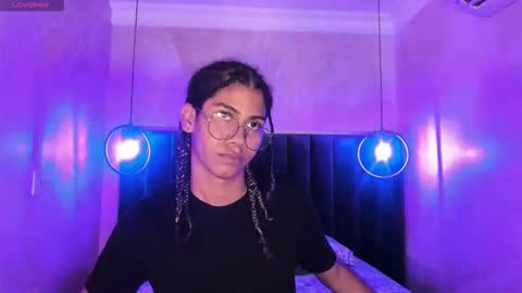 Snapshot of maxim_walker chatting on 11/22/25, 03:16 maxim online show from 11/22/25, 03:16