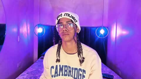 Snapshot of maxim_walker chatting on 11/24/25, 02:55 maxim online show from 11/24/25, 02:55