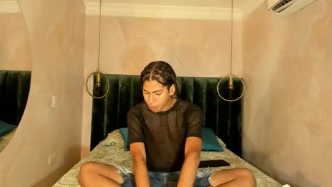 Snapshot of maxim_walker chatting on 11/25/25, 03:06 maxim online show from 11/25/25, 03:06