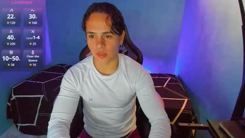 maximiliano_scoott_ online show from 10/14/25, 06:42