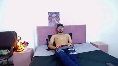 Snapshot of maximiliano_v chatting on 02/26/26, 04:11 Maximiliano v online show from 02/26/26, 04:11