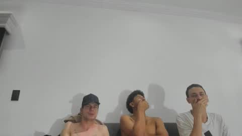 Snapshot of maximo__77 chatting on 11/22/25, 08:02 maximo__77 online show from 11/22/25, 08:02