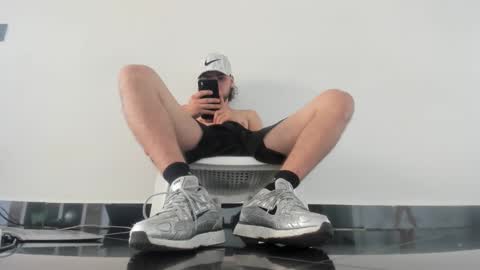 Snapshot of maximo__77 chatting on 11/30/25, 06:01 maximo__77 online show from 11/30/25, 06:01