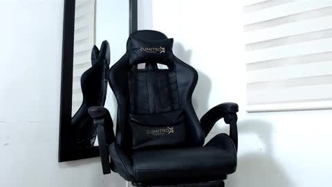 Maximo Sebastian online show from 12/01/25, 02:05