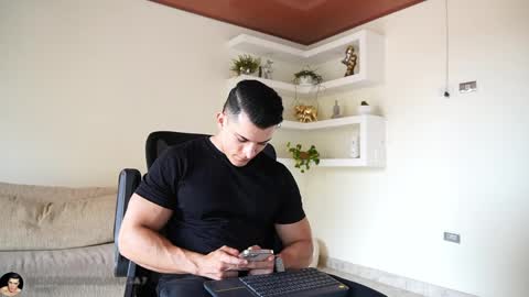 Snapshot of maximohoot chatting on 05/16/26, 06:17 Sebastian online show from 05/16/26, 06:17