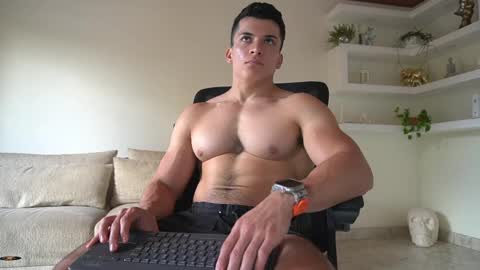 Snapshot of maximohoot chatting on 05/24/26, 05:40 Sebastian online show from 05/24/26, 05:40