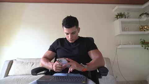 Snapshot of maximohoot chatting on 06/25/26, 06:56 Sebastian online show from 06/25/26, 06:56