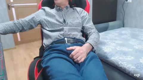 maximus3334 online show from 04/15/26, 11:28