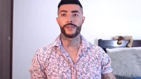 Independent Model online show from 02/05/25, 06:13