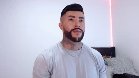 Independent Model online show from 10/09/25, 04:32