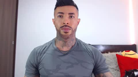 Independent Model online show from 02/11/26, 03:44