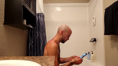 Snapshot of maximusdemitrious chatting on 09/13/25, 01:05 maximusdemitrious online show from 09/13/25, 01:05