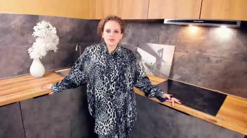 Snapshot of maxinefrary chatting on 02/23/25, 02:14 Lucy online show from 02/23/25, 02:14