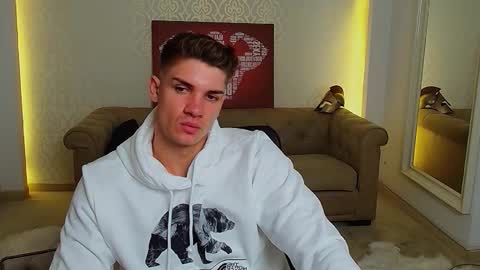 Snapshot of maxkaiden chatting on 09/17/25, 04:25 MaxKaiden online show from 09/17/25, 04:25