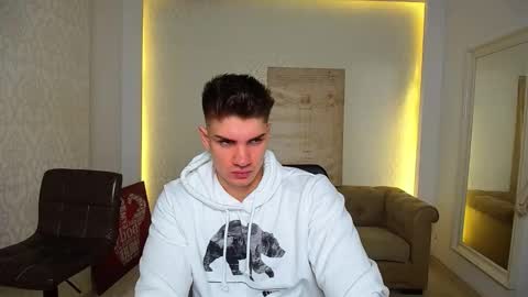 Snapshot of maxkaiden chatting on 10/16/25, 04:57 MaxKaiden online show from 10/16/25, 04:57