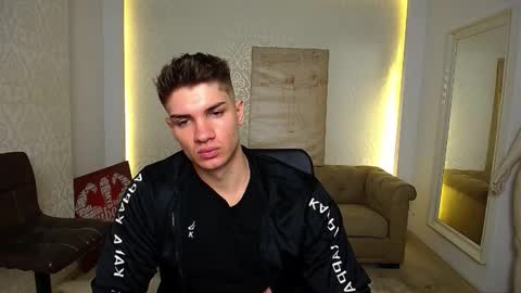 Snapshot of maxkaiden chatting on 10/17/25, 04:48 MaxKaiden online show from 10/17/25, 04:48