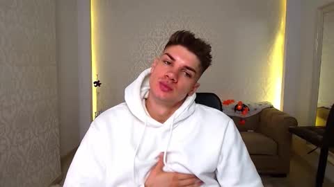 Snapshot of maxkaiden chatting on 10/23/25, 04:56 MaxKaiden online show from 10/23/25, 04:56