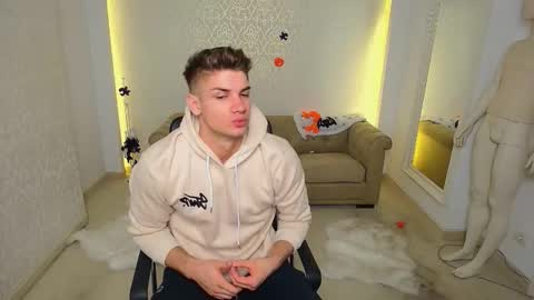 Snapshot of maxkaiden chatting on 10/29/25, 05:53 MaxKaiden online show from 10/29/25, 05:53