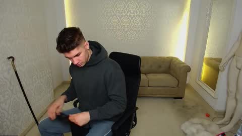 Snapshot of maxkaiden chatting on 11/11/25, 06:02 MaxKaiden online show from 11/11/25, 06:02