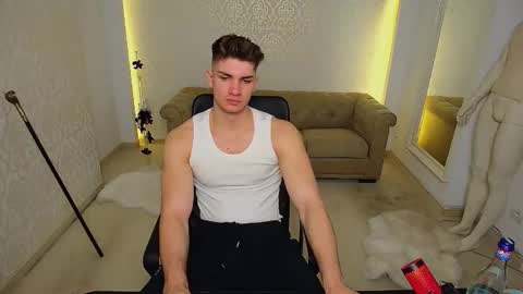 Snapshot of maxkaiden chatting on 11/15/25, 06:00 MaxKaiden online show from 11/15/25, 06:00