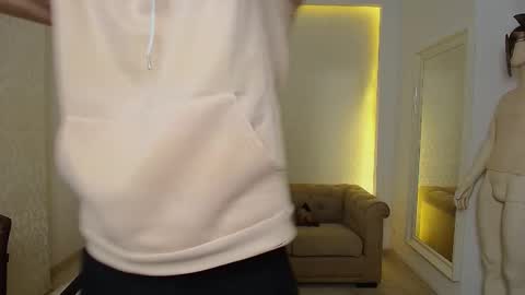 Snapshot of maxkaiden chatting on 11/17/25, 05:35 MaxKaiden online show from 11/17/25, 05:35