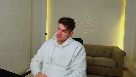 Snapshot of maxkaiden chatting on 11/23/25, 05:29 MaxKaiden online show from 11/23/25, 05:29