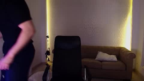 Snapshot of maxkaiden chatting on 11/24/25, 06:02 MaxKaiden online show from 11/24/25, 06:02