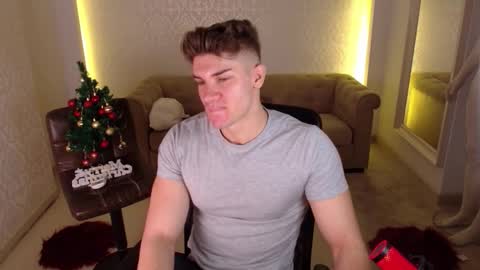 Snapshot of maxkaiden chatting on 12/03/25, 06:10 MaxKaiden online show from 12/03/25, 06:10