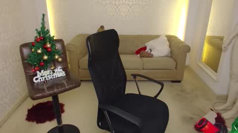 Snapshot of maxkaiden chatting on 12/14/25, 05:24 MaxKaiden online show from 12/14/25, 05:24