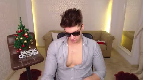 Snapshot of maxkaiden chatting on 12/21/25, 05:36 MaxKaiden online show from 12/21/25, 05:36