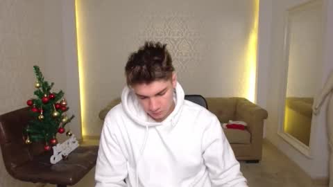 Snapshot of maxkaiden chatting on 12/22/25, 05:37 MaxKaiden online show from 12/22/25, 05:37