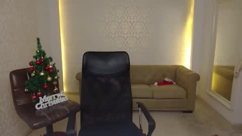 Snapshot of maxkaiden chatting on 12/23/25, 05:49 MaxKaiden online show from 12/23/25, 05:49