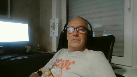 maxou569 online show from 10/20/25, 07:20